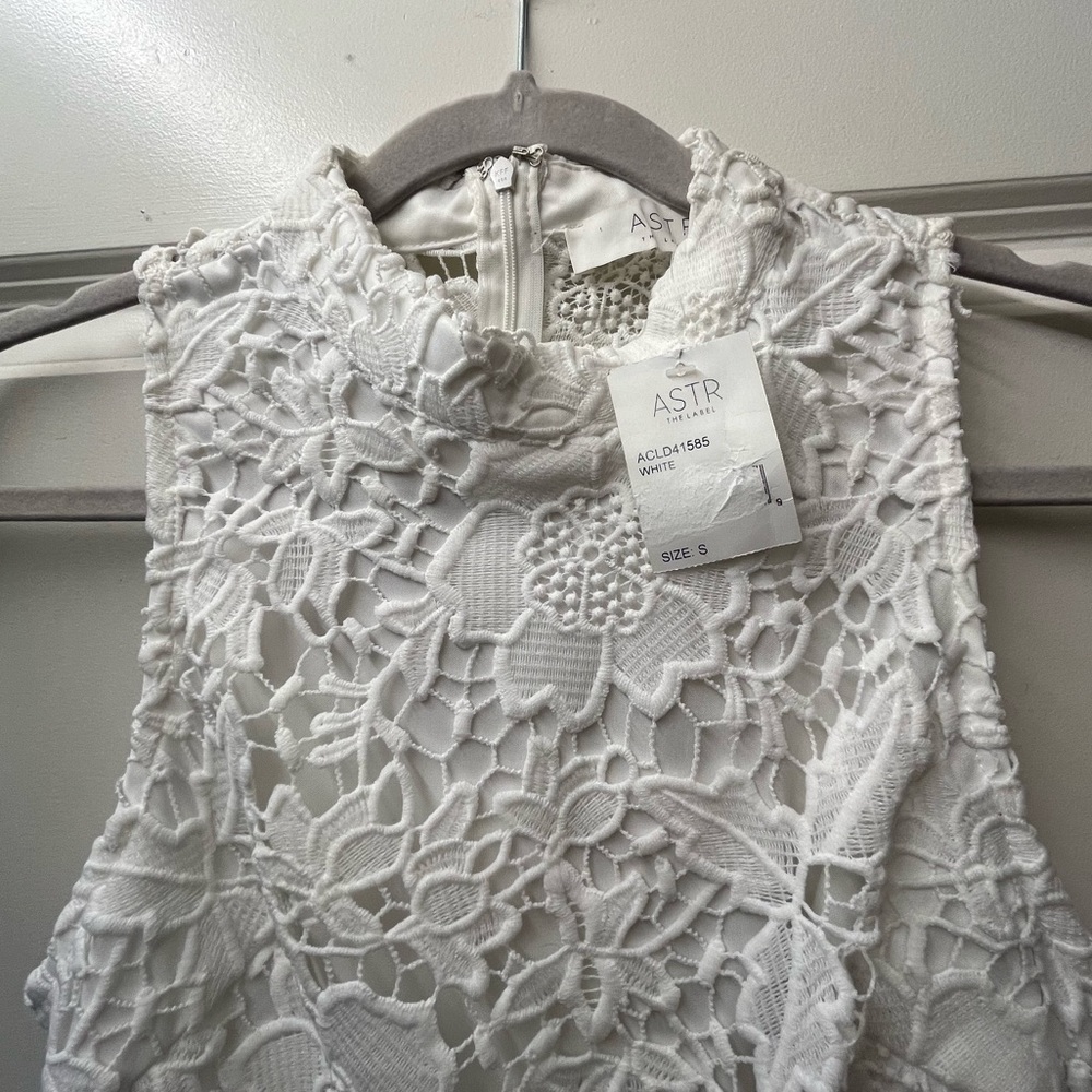 ASTR The Label Floral Dress - Picture 6 of 7